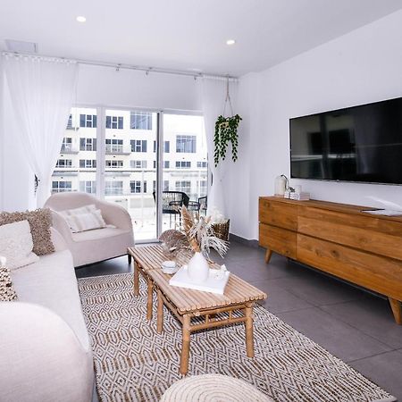 Stylish Luxury Condo, Central Location, Ocean View, Pool, Gym Oranjestad Exteriör bild