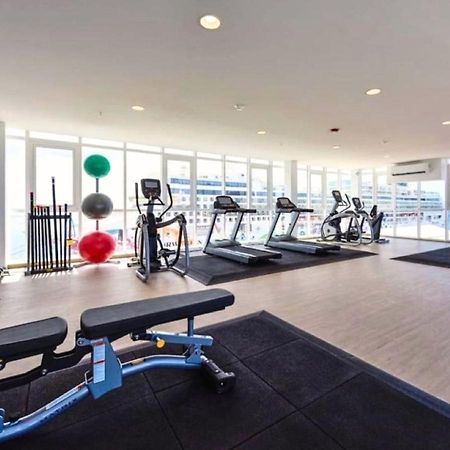 Stylish Luxury Condo, Central Location, Ocean View, Pool, Gym Oranjestad Exteriör bild