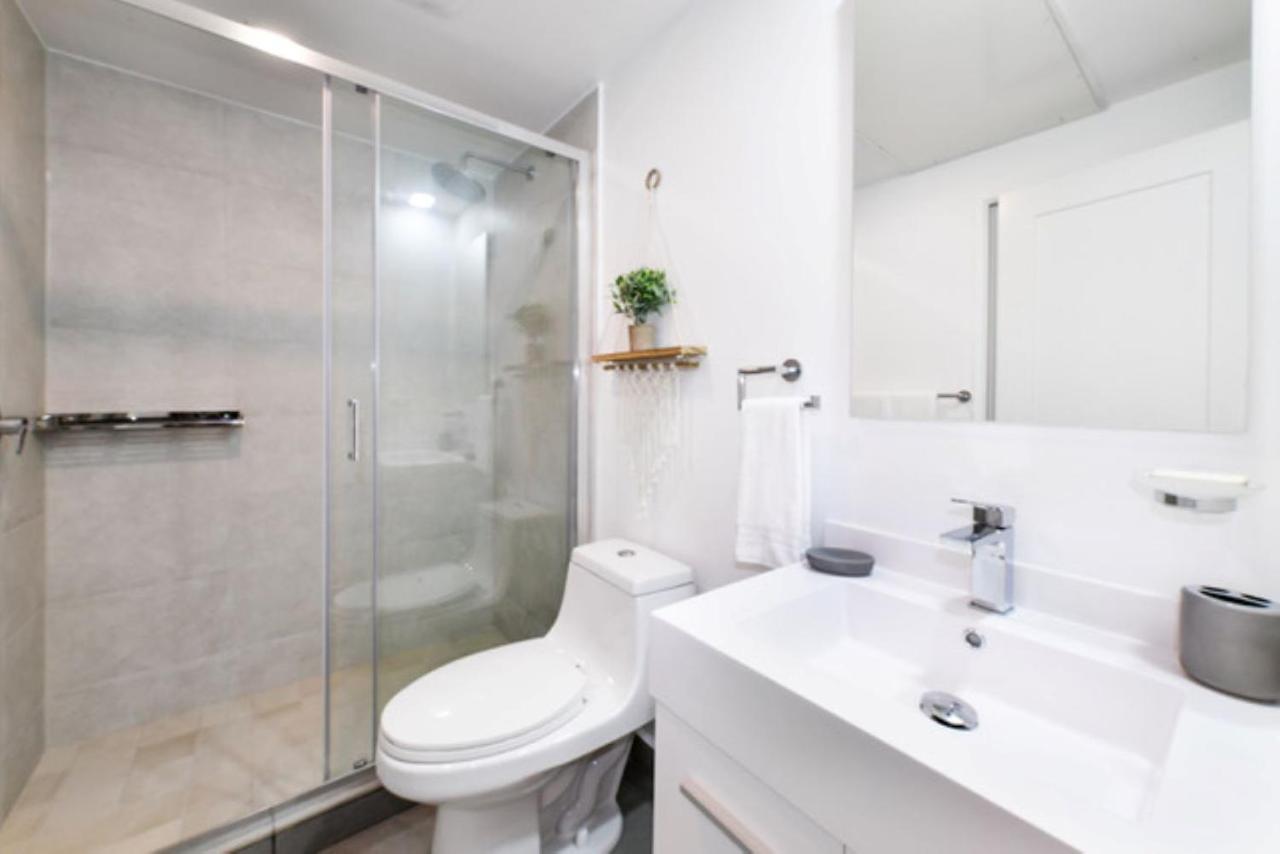 Stylish Luxury Condo, Central Location, Ocean View, Pool, Gym Oranjestad Exteriör bild