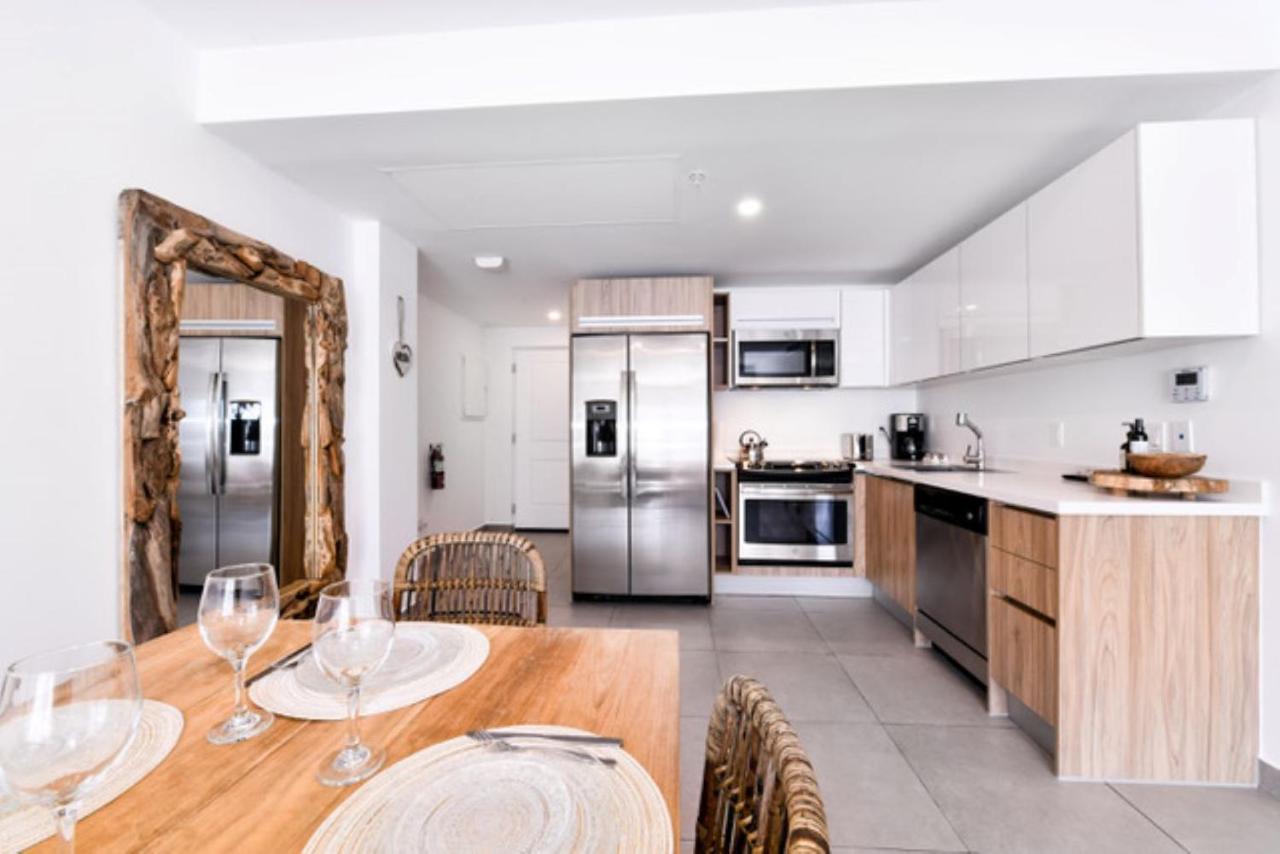 Stylish Luxury Condo, Central Location, Ocean View, Pool, Gym Oranjestad Exteriör bild