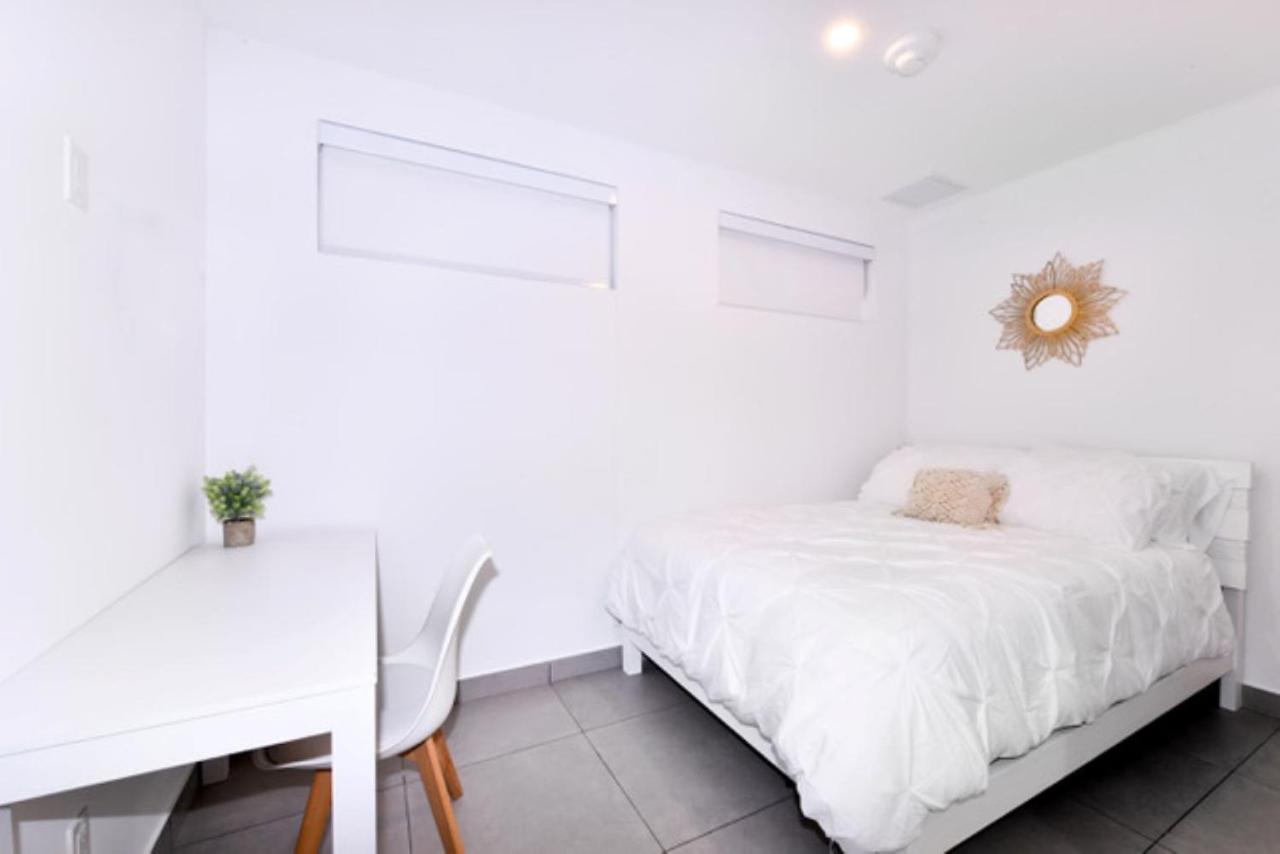 Stylish Luxury Condo, Central Location, Ocean View, Pool, Gym Oranjestad Exteriör bild