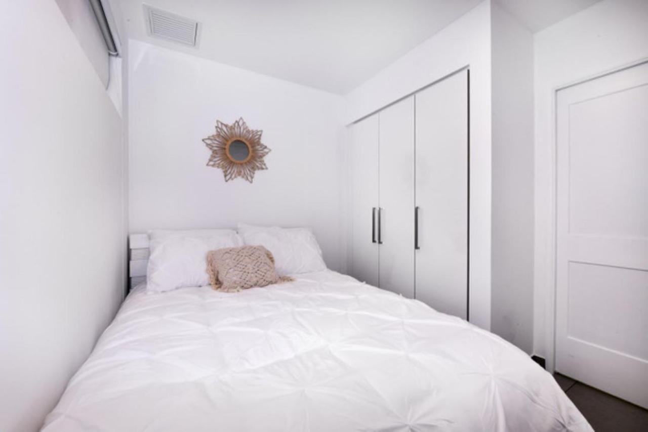 Stylish Luxury Condo, Central Location, Ocean View, Pool, Gym Oranjestad Exteriör bild