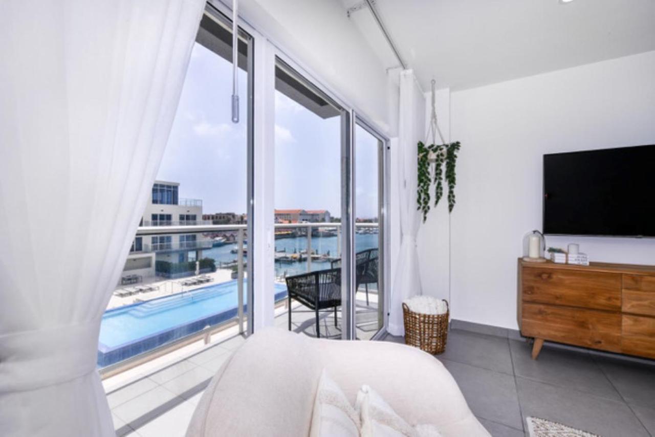 Stylish Luxury Condo, Central Location, Ocean View, Pool, Gym Oranjestad Exteriör bild