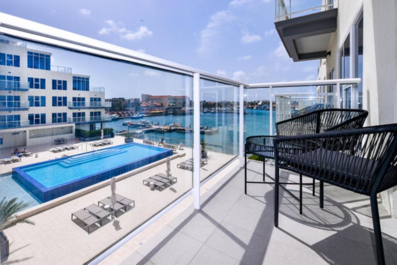 Stylish Luxury Condo, Central Location, Ocean View, Pool, Gym Oranjestad Exteriör bild