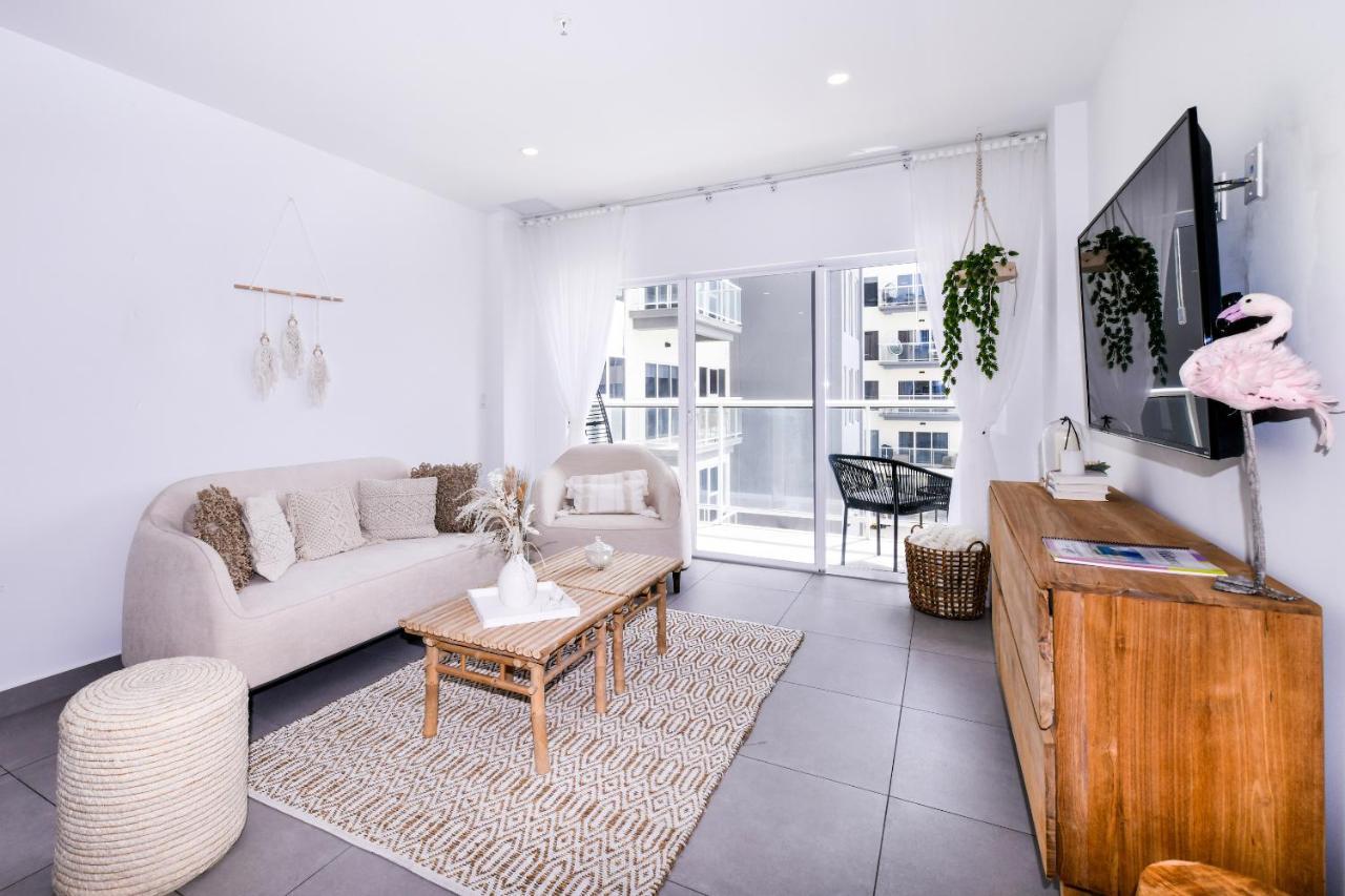 Stylish Luxury Condo, Central Location, Ocean View, Pool, Gym Oranjestad Exteriör bild