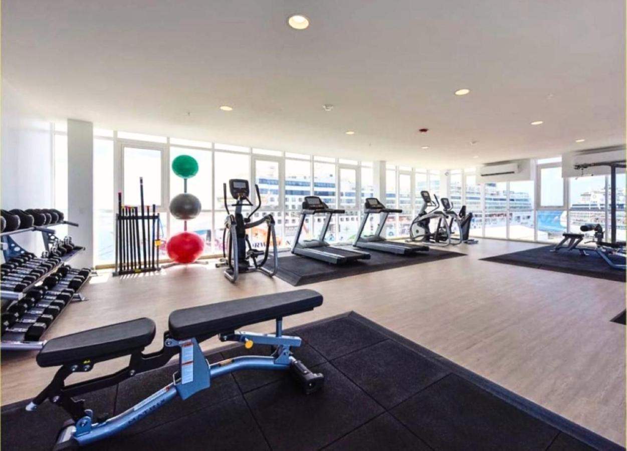 Stylish Luxury Condo, Central Location, Ocean View, Pool, Gym Oranjestad Exteriör bild