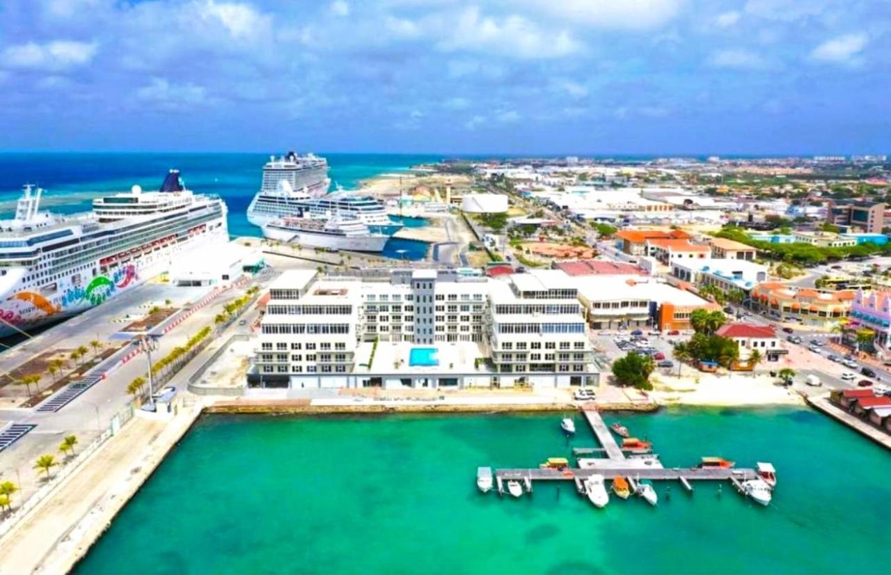 Stylish Luxury Condo, Central Location, Ocean View, Pool, Gym Oranjestad Exteriör bild
