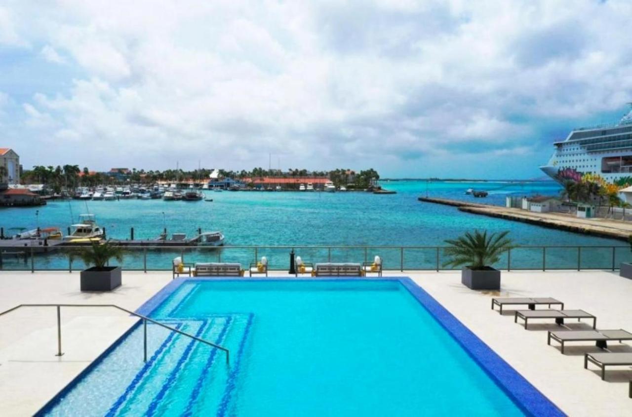 Stylish Luxury Condo, Central Location, Ocean View, Pool, Gym Oranjestad Exteriör bild