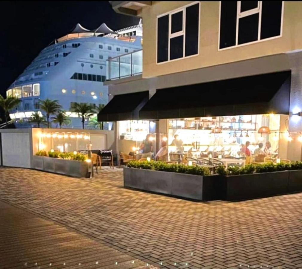 Stylish Luxury Condo, Central Location, Ocean View, Pool, Gym Oranjestad Exteriör bild
